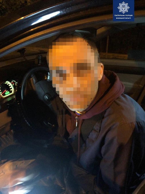 Патрульні Вінниці затримали п’яного таксиста, який пропонував хабар