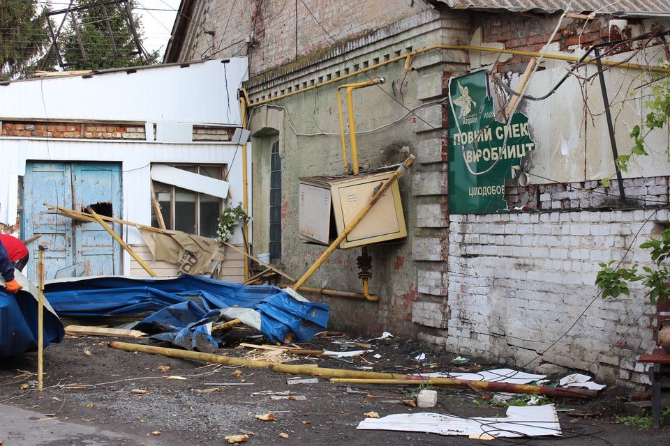 У Вінниці зірвана покрівля розбила газову трубу (ФОТО)