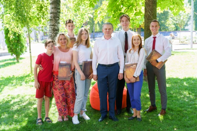 Семеро вінничан здобули по 200 балів у ЗНО й отримали премії від мерії