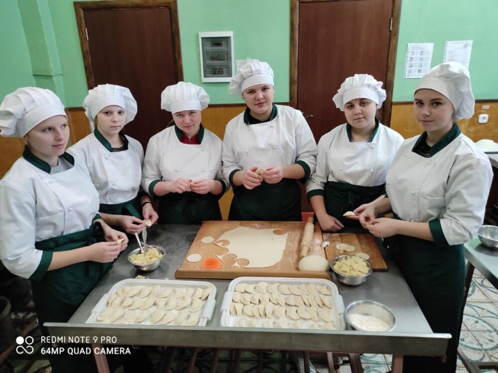 6 тисяч дерунів і 5 тисяч вареників відправлять на передову із Вінниці учні ЦПТО №1