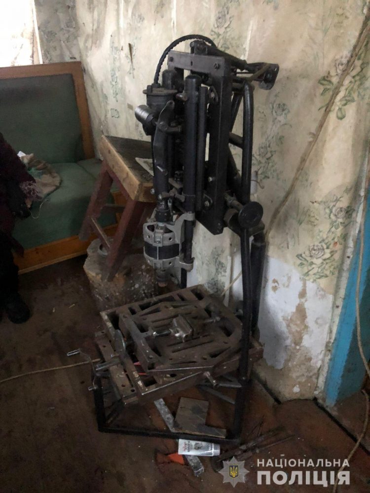 Чоловік з Вінниччини облаштував у власному будинку збройну майстерню