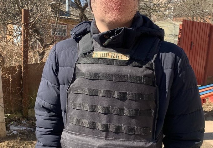 «Спецпідрозділ К.У.М»: у Вінниці родина дома налагодила пошиття чохлів для бронежилетів