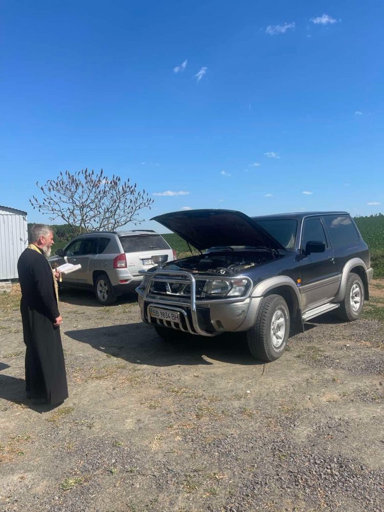 Три автівки подарував військовим депутат Вінницької обласної ради Василь Гондарук