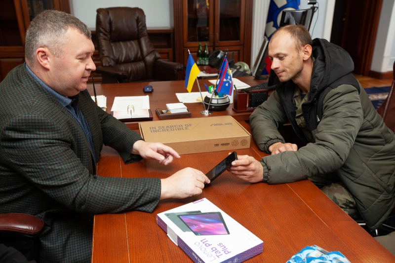 Військовим передали комп'ютерну техніку від виконавчого апарату Вінницької обласної ради