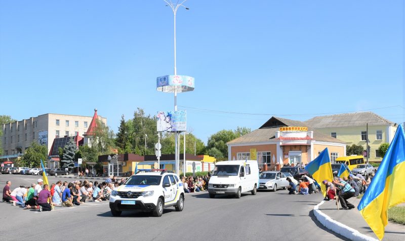 Скандал у Тростянці: в день похорону полеглого Захисника у громаді провели гучне святкування кінофестивалю