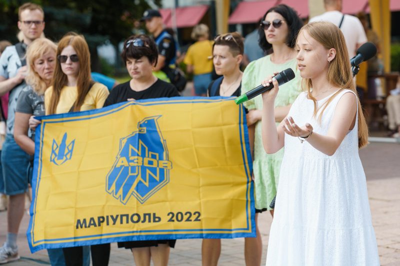 У центрі Вінниці зібрались рідні та близькі полонених захисників Маріуполя