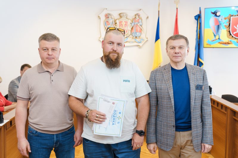 У Вінниці відзначили волонтерів подяками міської ради та Міжрегіонального координаційного гуманітарного штабу