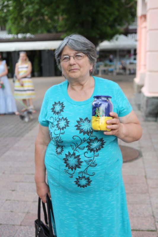 У центрі Вінниці зібрались рідні та близькі полонених захисників Маріуполя