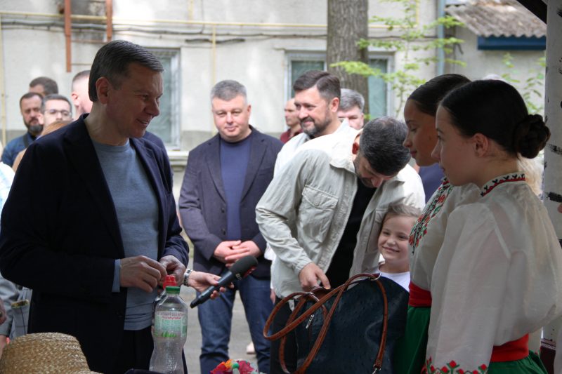 “Найголовніше - попіклуватись про дітей”: біля Вінниці стартував новий сезон “Я-Маріуполь. Родина”