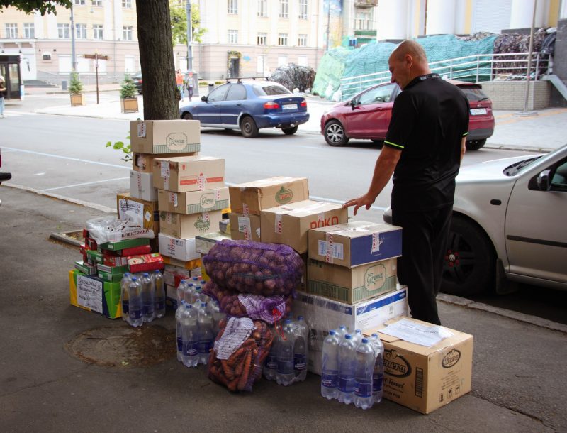 Відправили до 4 тонн вантажу: вінничани спільно з волонтером з Німеччини передали допомогу захисникам