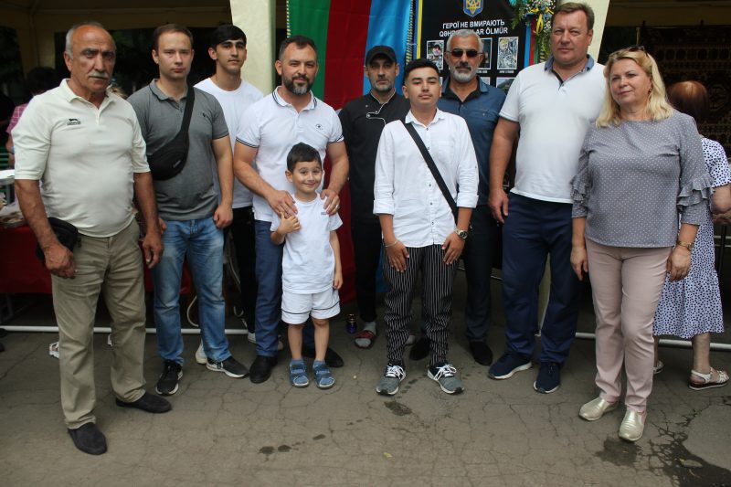 "Задноатив" на армію – почастувався азербайджанським пловом та маріупольською юшкою: у Вінниці відбувся благодійний кулінарний фестиваль