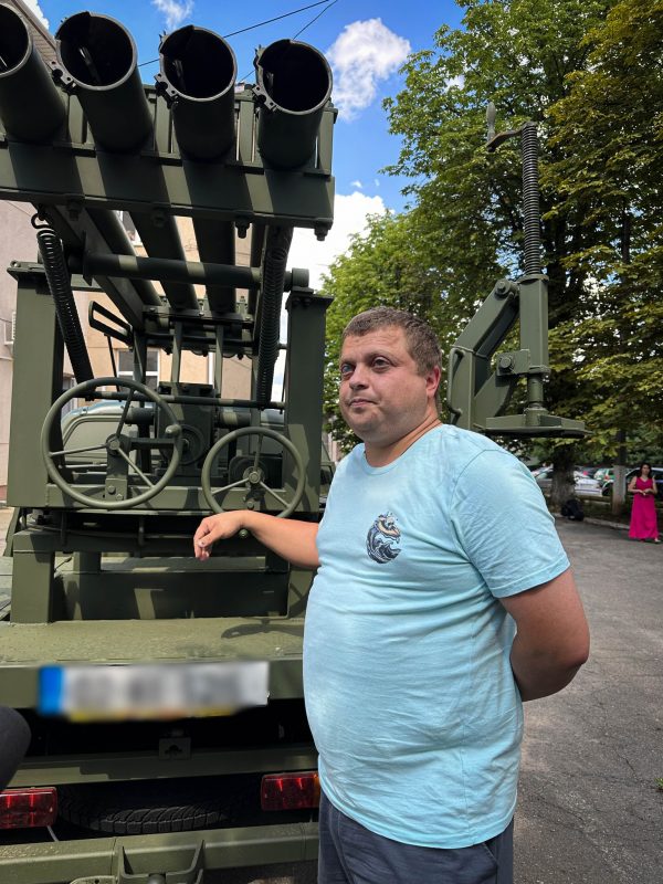 З Вінниці відправили міні-"Град” бійцям на передову