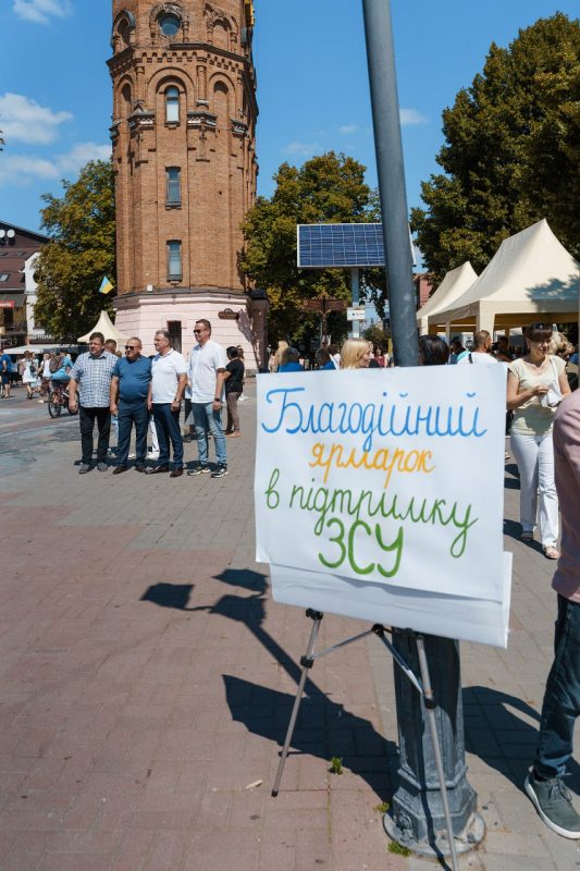 "Разом до Перемоги": на благодійному ярмарку вінничани збирали гроші для ЗСУ