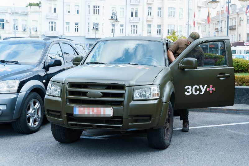 Сергій Моргунов передав вінницьким нацгвардійцям ключі від двох автівок