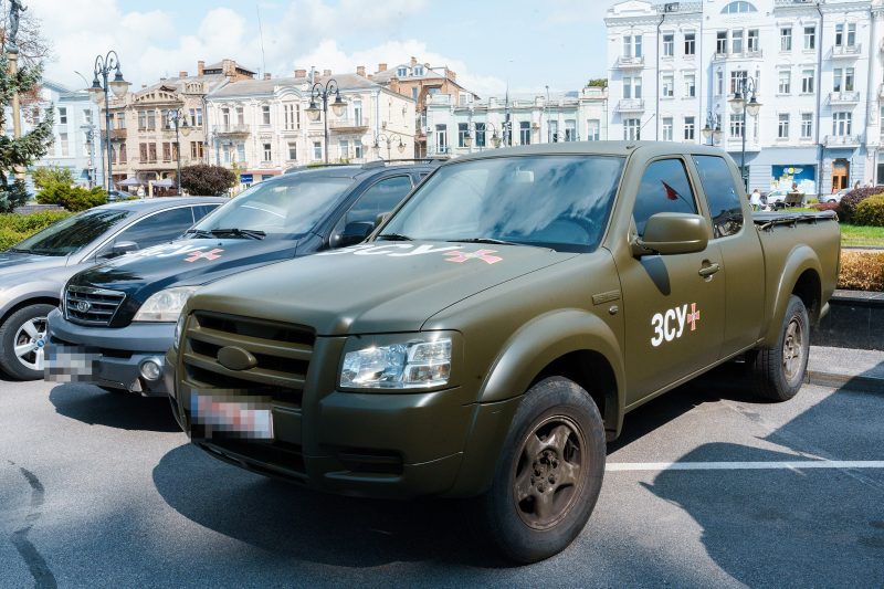 Сергій Моргунов передав вінницьким нацгвардійцям ключі від двох автівок