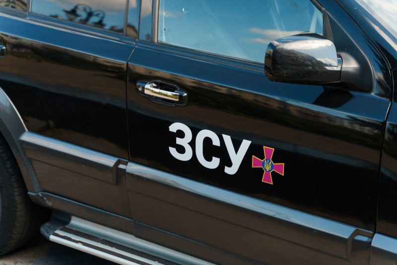 Міжрегіональний координаційний гуманітарний штаб передав черговий автомобіль військовослужбовцям
