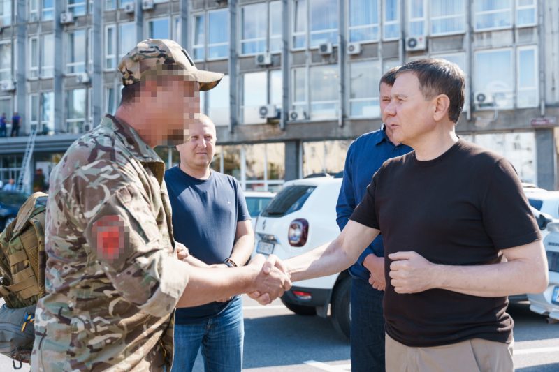 Міжрегіональний координаційний гуманітарний штаб передав черговий автомобіль військовослужбовцям