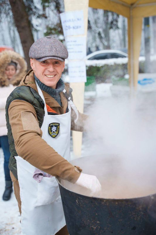 Вінничани долучились до збору коштів для передачі військовим пʼятидесяти «швидких» з Латвії