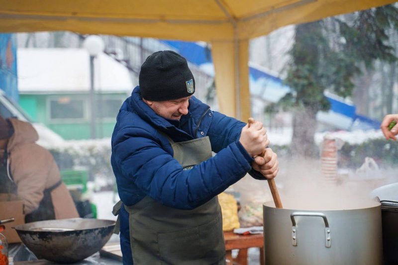 Вінничани долучились до збору коштів для передачі військовим пʼятидесяти «швидких» з Латвії