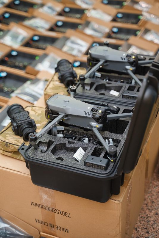 Вінницька громада на фронт відправила ще 240 FPV-дронів, 4 Mavic3T та 4 тепловізори