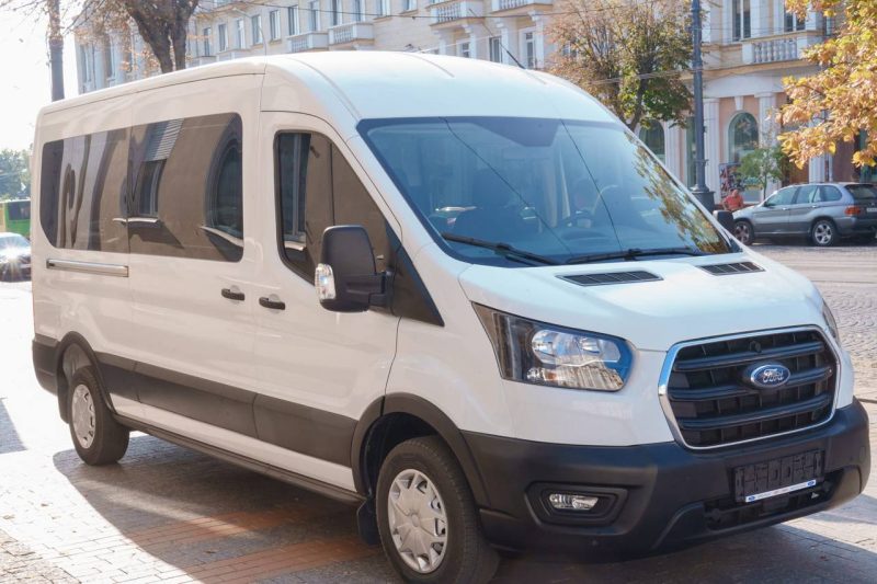 Міжрегіональний координаційний гуманітарний штаб передав нацгвардійцям бус, 200 FPV-дронів та маскувальні сітки