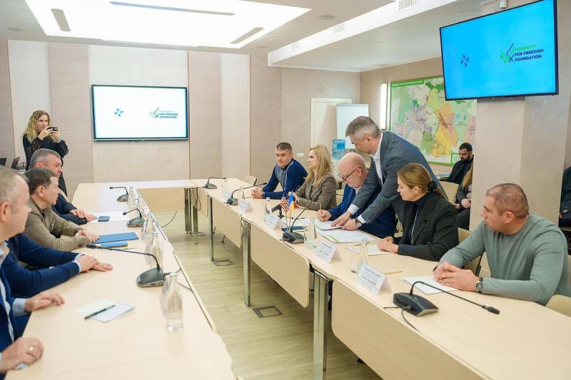 Лікарні, військовий госпіталь та проєкт «Координаційного центру військовополонених та зниклих безвісти»: на Вінниччині отримають грантову допомогу від Фундації зі США