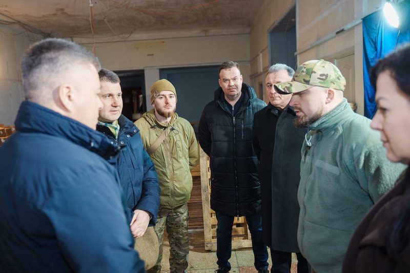 Міжрегіональний координаційний гуманітарний штаб передав «азовцям» FPV-дрони, Mavic 3-T, окопні пічки та свічки до них