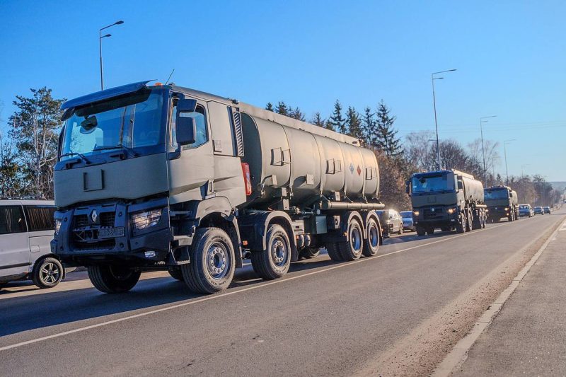 Міжрегіональний координаційний гуманітарний штаб передав військовим три сучасних паливозаправники