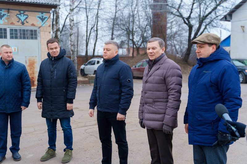 Міжрегіональний координаційний гуманітарний штаб передав військовим «Червоної калини» 5 пікапів