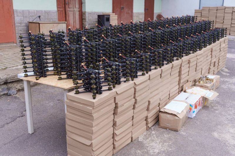 400 FPV-дронів та 300 окопних свічок передав захисникам Міжрегіональний координаційний гуманітарний штаб