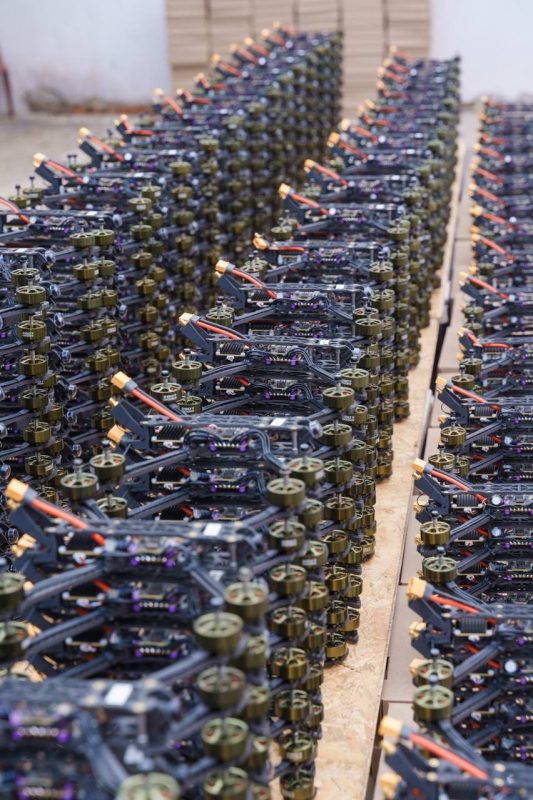 400 FPV-дронів та 300 окопних свічок передав захисникам Міжрегіональний координаційний гуманітарний штаб