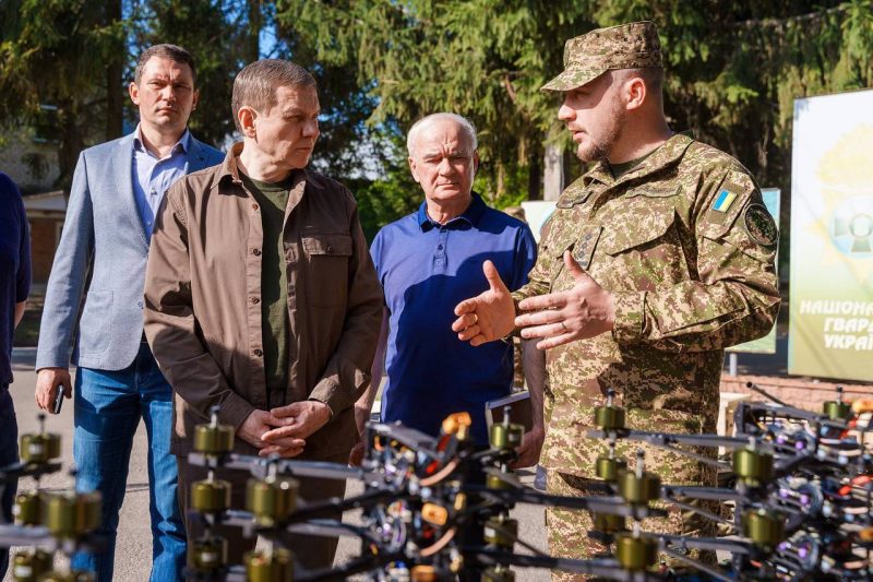 Міжрегіональний координаційний гуманітарний штаб передав на фронт бойові модулі та 150 FPV-дронів для «Червоної калини»