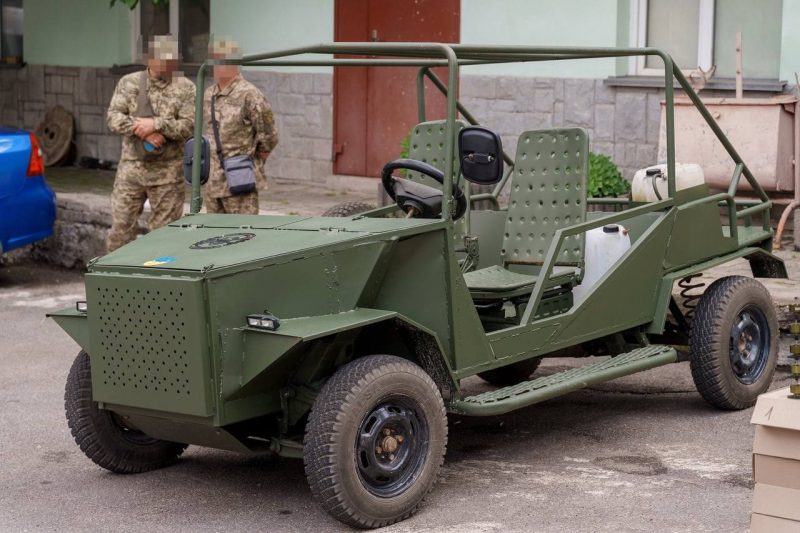 Міжрегіональний координаційний гуманітарний штаб передав FPV-дрони, багі та автомобіль Ford для військових на передову