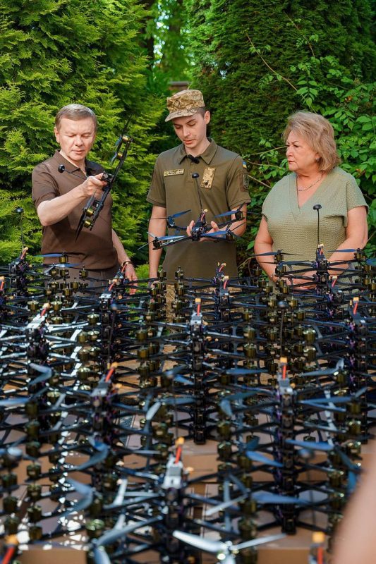 Міжрегіональний координаційний гуманітарний штаб передав 200 покращених FPV-дронів захисникам