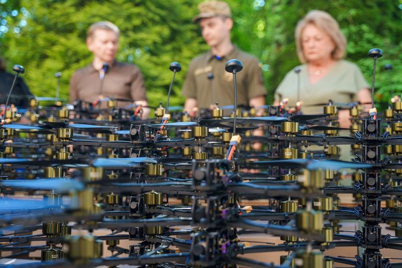 Міжрегіональний координаційний гуманітарний штаб передав 200 покращених FPV-дронів захисникам