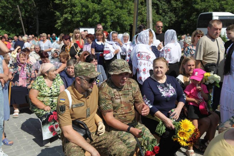 У селі Малі Крушлинці Вінницької громади урочисто відкрили Алею Слави, присвячену воїнам-землякам, які загинули, захищаючи Україну