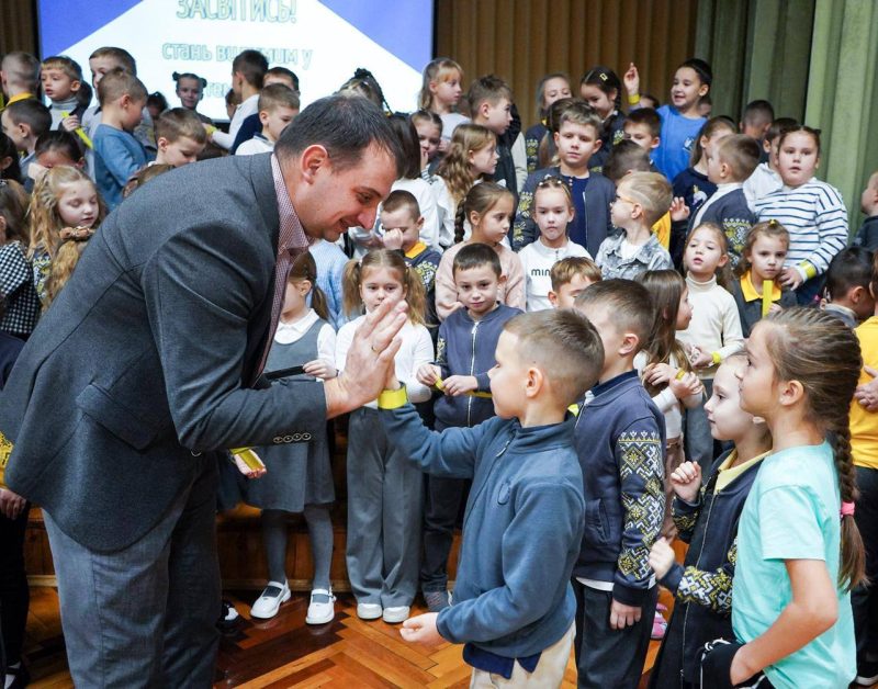 Міжрегіональний координаційний гуманітарний штаб провів акцію «Увага! Діти!» для посилення безпеки дітей на дорогах під час відключень світла