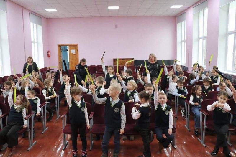 Міжрегіональний координаційний гуманітарний штаб провів акцію «Увага! Діти!» для посилення безпеки дітей на дорогах під час відключень світла