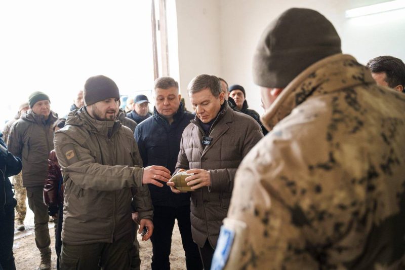 Міжрегіональний координаційний гуманітарний штаб передав захисникам неба перехоплювачі «шахедів» Sting та Interceptor, автомобілі та інше обладнання