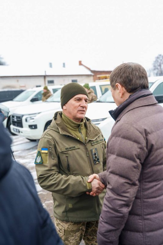 Міжрегіональний координаційний гуманітарний штаб передав захисникам неба перехоплювачі «шахедів» Sting та Interceptor, автомобілі та інше обладнання