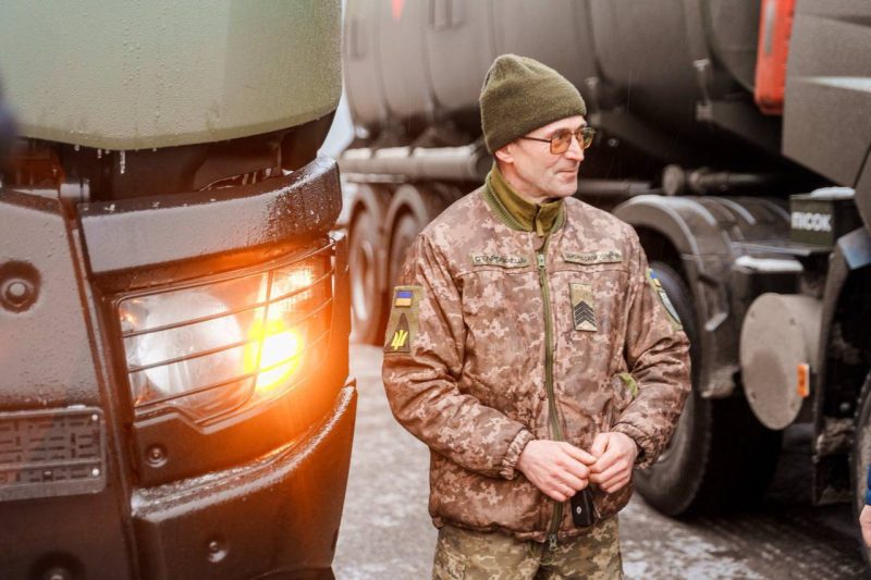 Міжрегіональний координаційний гуманітарний штаб передав підрозділу Повітряних Сил ЗСУ три сучасні паливозаправники
