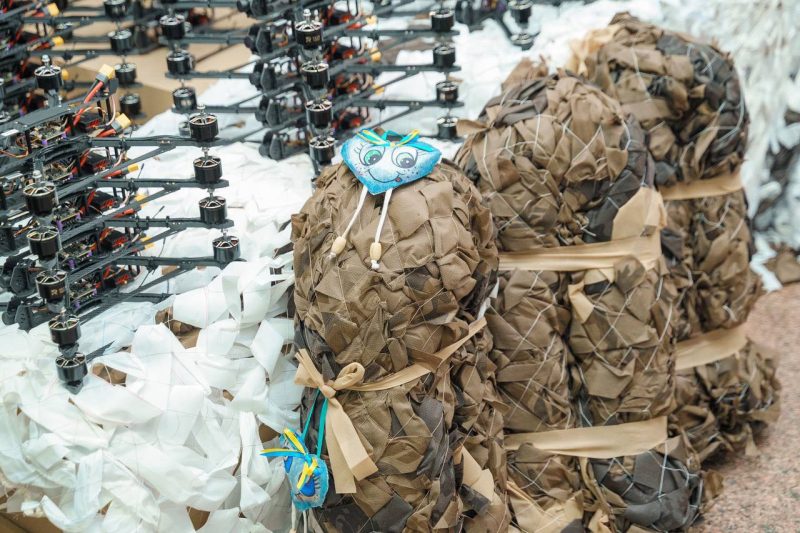 400 FPV-дронів, 540 окопних свічок та маскувальні сітки: Міжрегіональний координаційний гуманітарний штаб передав чергову допомогу захисникам