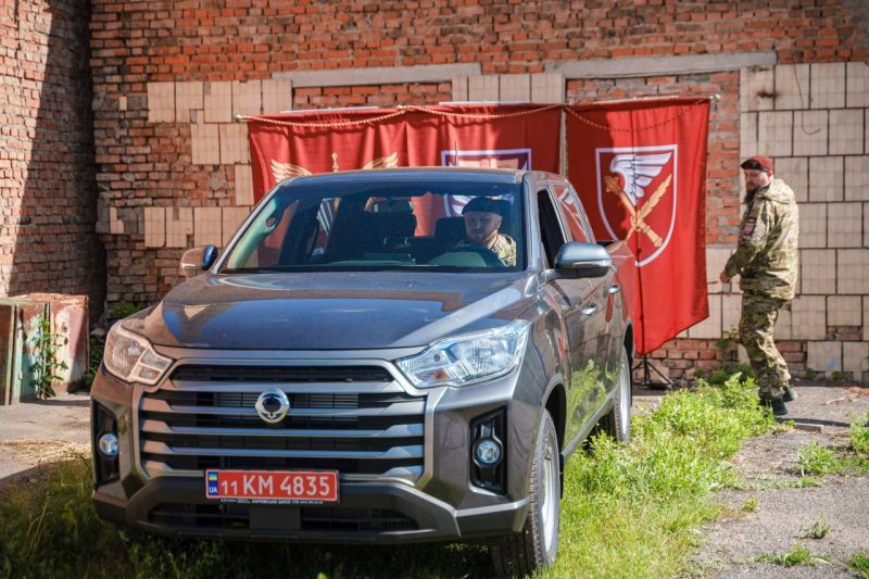 Ще 40 автомобілів передає військовим Міжрегіональний координаційний гуманітарний штаб