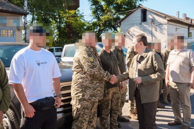 Ще 40 автомобілів передає військовим Міжрегіональний координаційний гуманітарний штаб